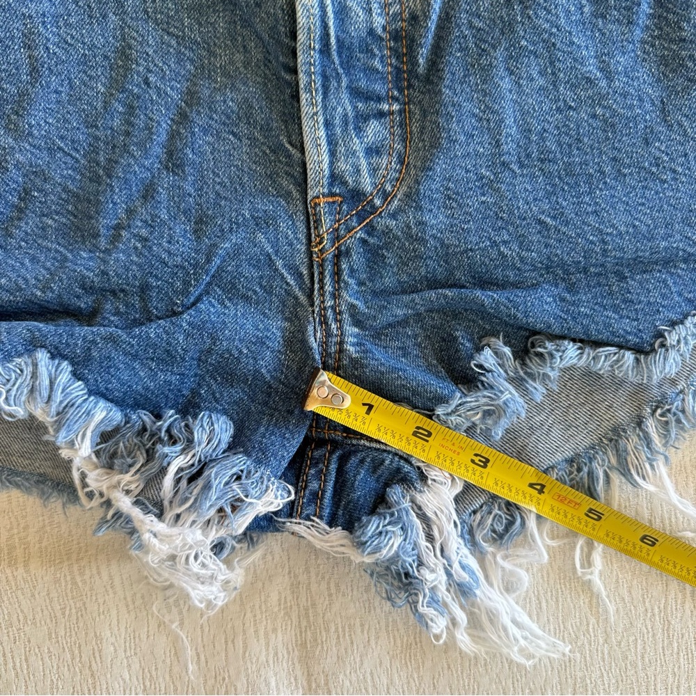 Levis 501 Womens Size W30 Blue Cut Off Denim Shorts Button Fly - Picture 11 of 16